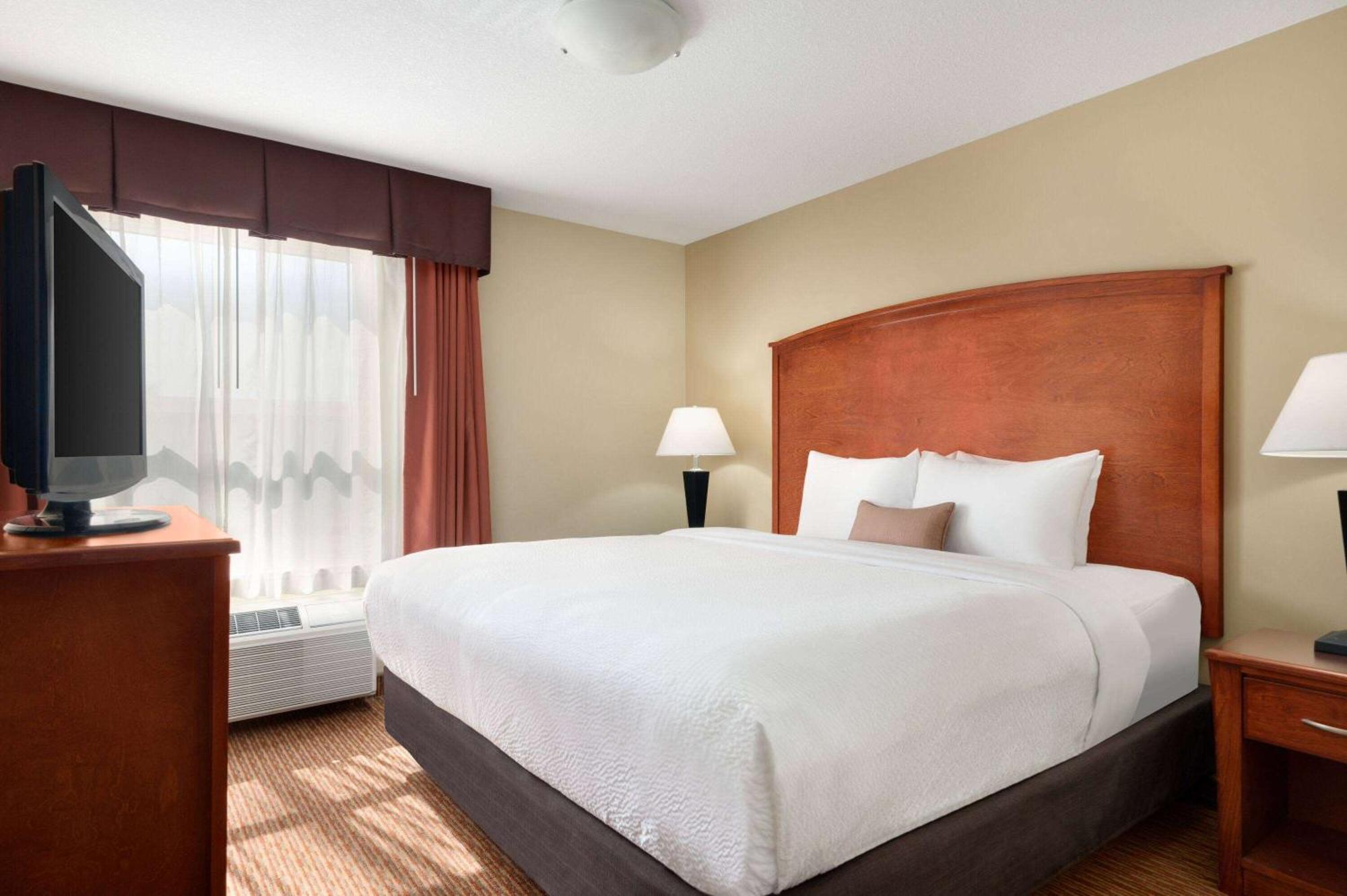 Days Inn & Suites By Wyndham Sherwood Park Edmonton Zewnętrze zdjęcie