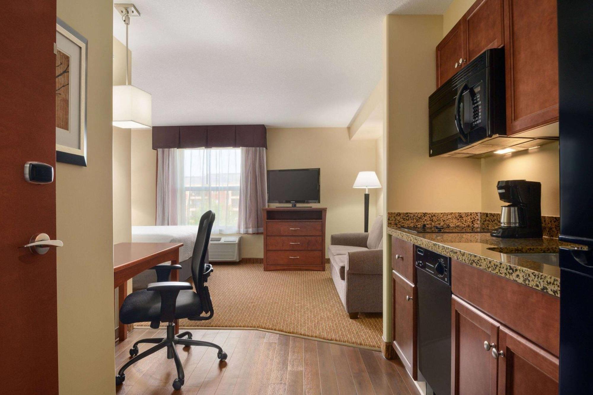 Days Inn & Suites By Wyndham Sherwood Park Edmonton Zewnętrze zdjęcie