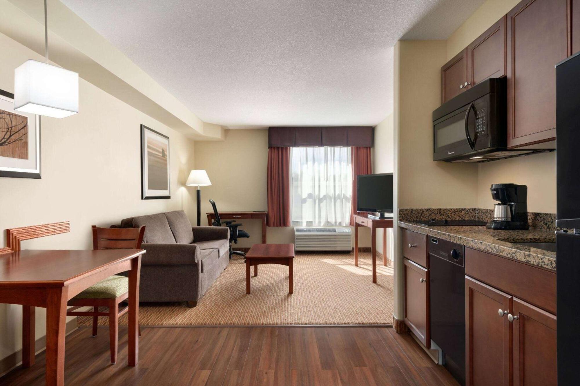 Days Inn & Suites By Wyndham Sherwood Park Edmonton Zewnętrze zdjęcie