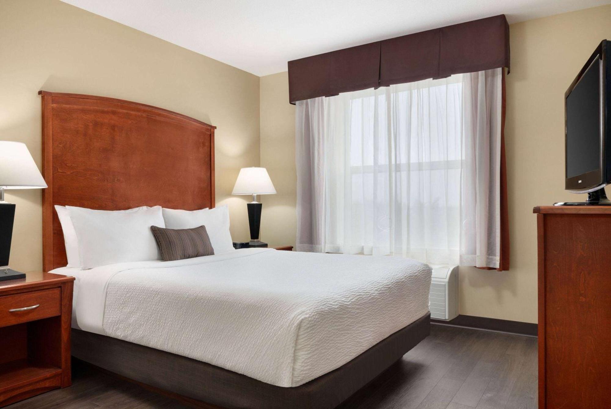Days Inn & Suites By Wyndham Sherwood Park Edmonton Zewnętrze zdjęcie